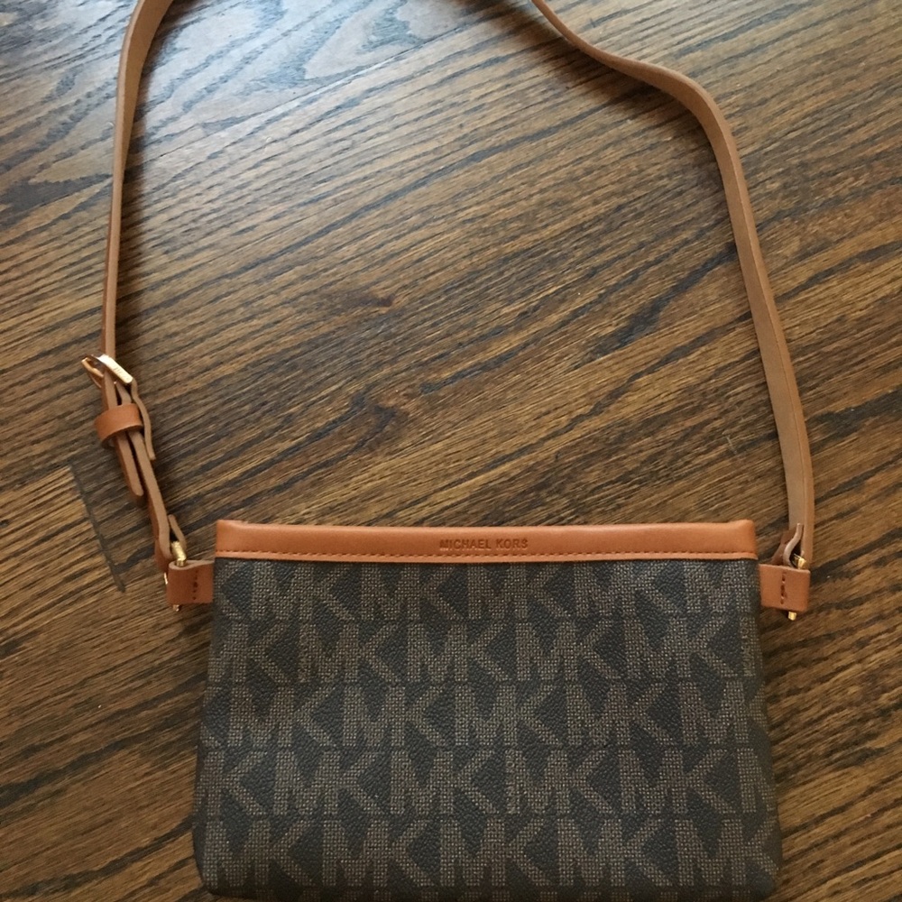 Michael Kors small cross body purse